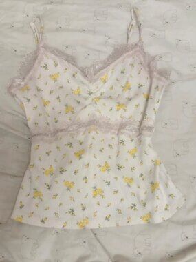 Cute size M white and yellow flower top